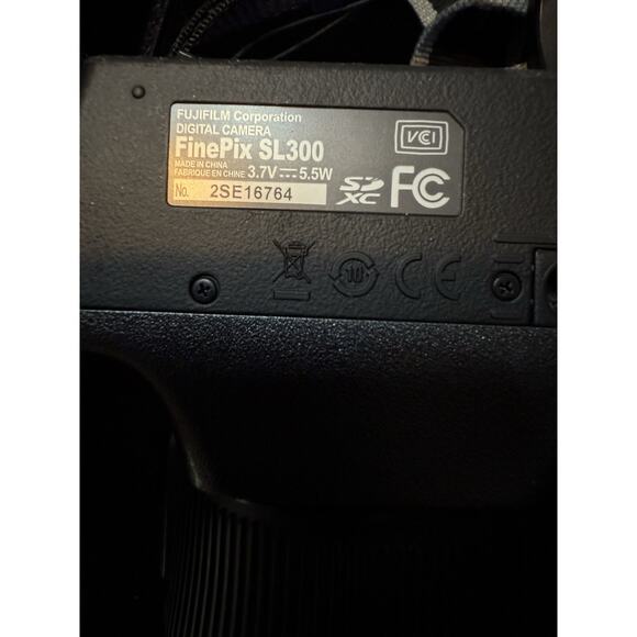 Fujifilm FinePix SL300 Digital Camera 14MP 30x Zoom w/ Accessories & SD Card - Picture 15 of 16